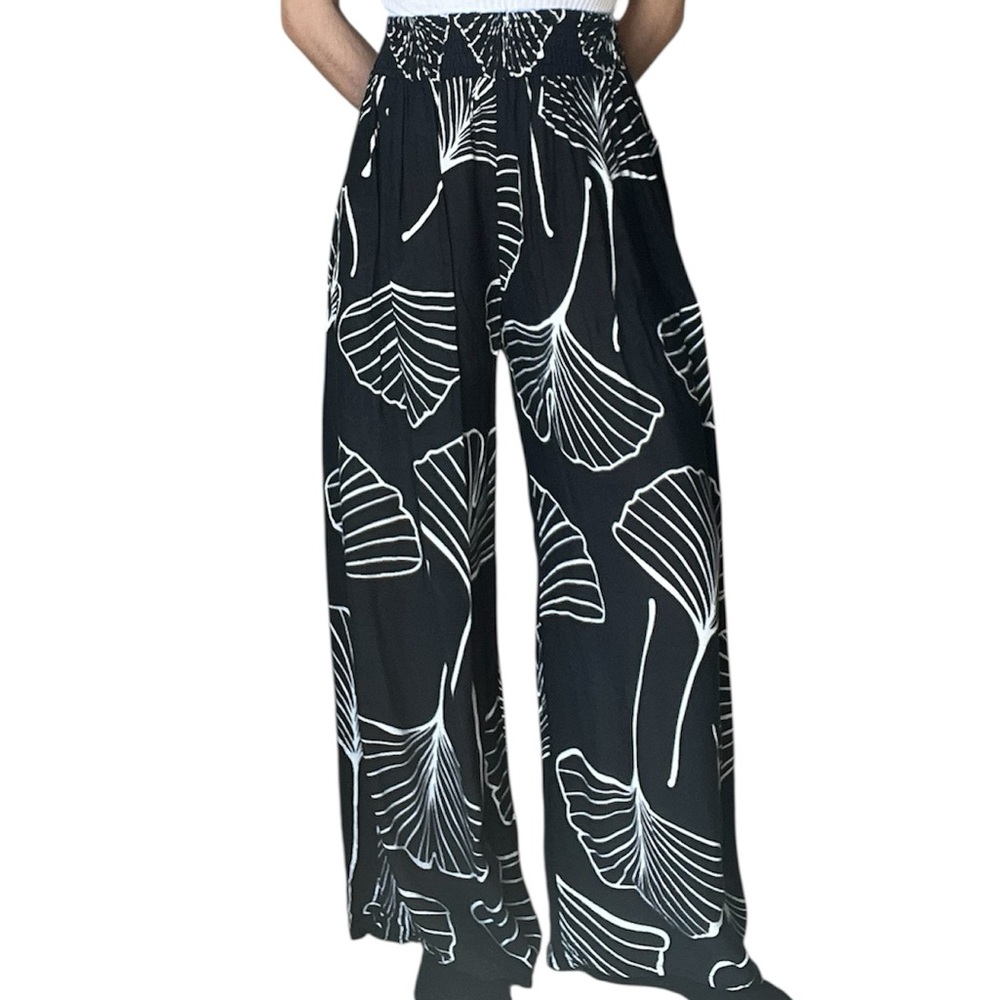 Hawaii Marcella Casual Movement Women’s Black & White Leaf Wide Leg Flowy Pants